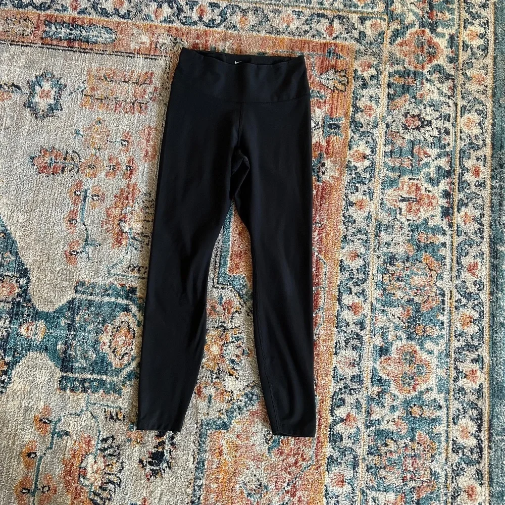 Nike Dri-Fit Black Leggings Size Medium - Picture 1 of 8